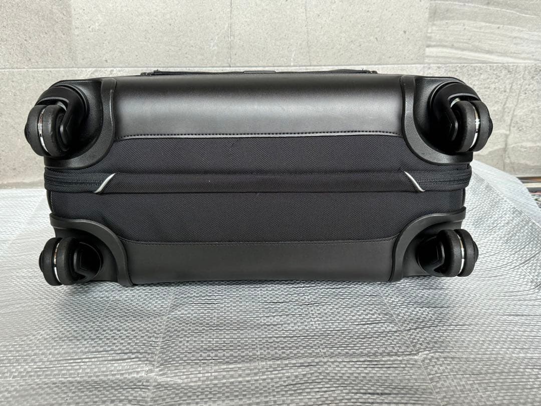 TUMI コンパクト・4ウィール・ブリーフ