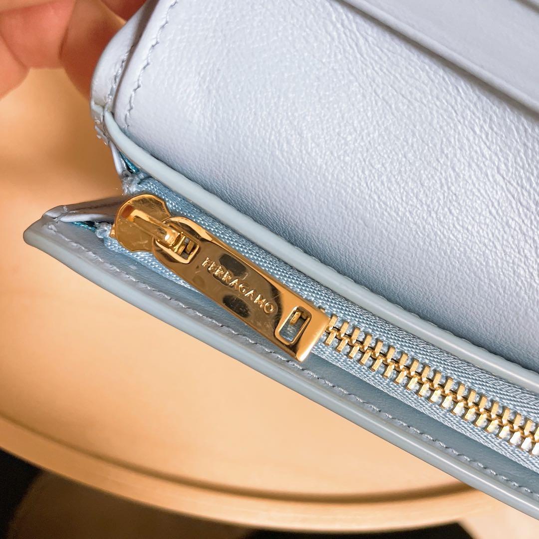 FERRAGAMO 二つ折り ハグ コンパクトウォレット ミニ財布 oggi掲載