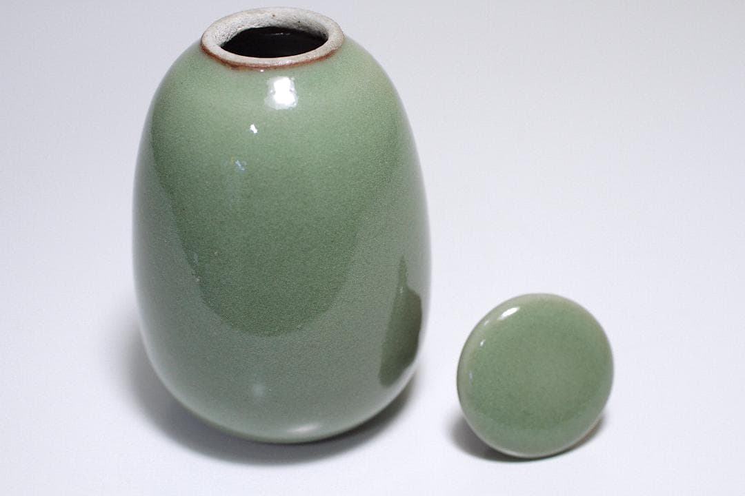 『二代 真清水蔵六 造』青磁茶入 [三代 蔵六識]