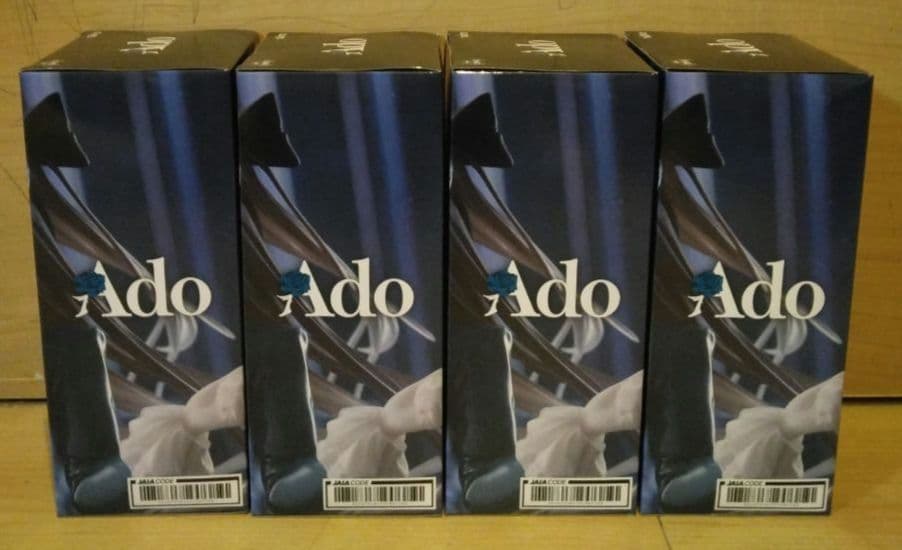 ラウンドワン限定『 Adoフィギュア 4点 + ペンライトケース 』2点セット