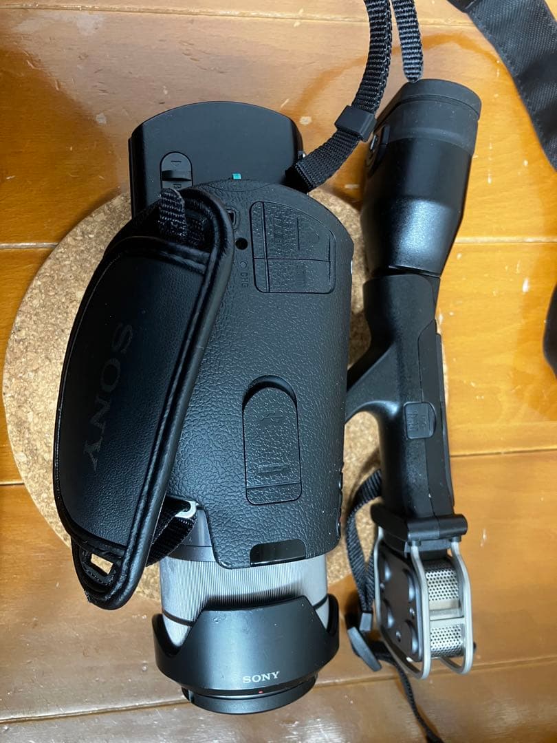 フルマニュアル名機SONY NEX-VG20。 レンズ／バッテリー／充電器も付属