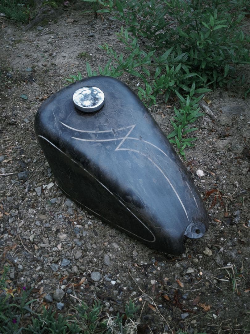 スポーツタンク　サバイバー風ペイント