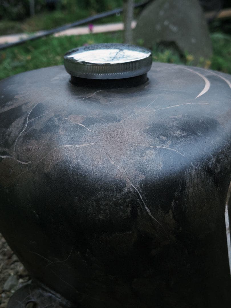 スポーツタンク　サバイバー風ペイント