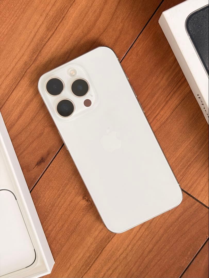 こ*う様 Apple iPhone 15 Pro 256GB 本体 ナチュラルチ