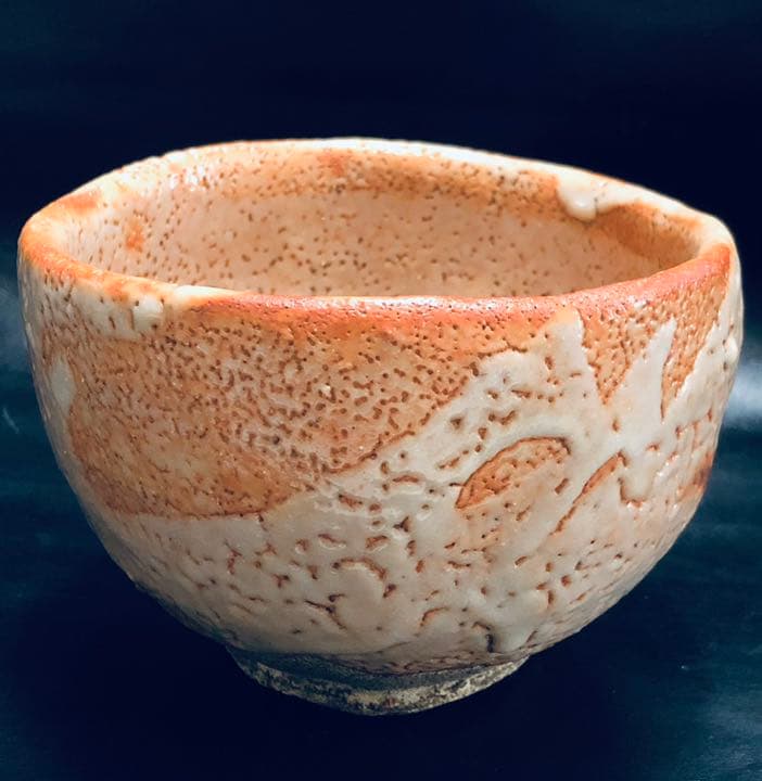 究極の美◼️蔵から美しい夕焼け色に鈴蘭が描かれた抹茶茶碗が出てきました。茶道具