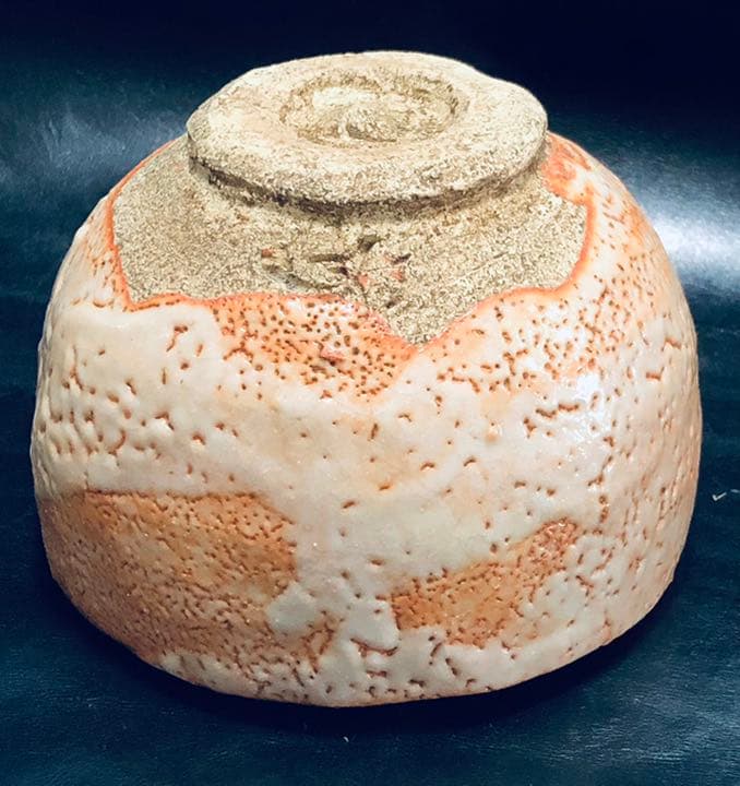 究極の美◼️蔵から美しい夕焼け色に鈴蘭が描かれた抹茶茶碗が出てきました。茶道具