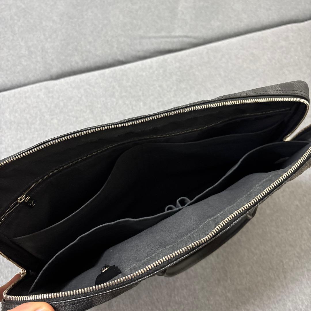 ルイヴィトン／ダミエ ポルト ドキュマン・ヴ オワヤージュ