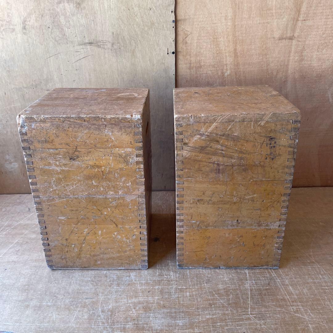 図工室の椅子　2脚　角スツール　アンティーク　レトロ