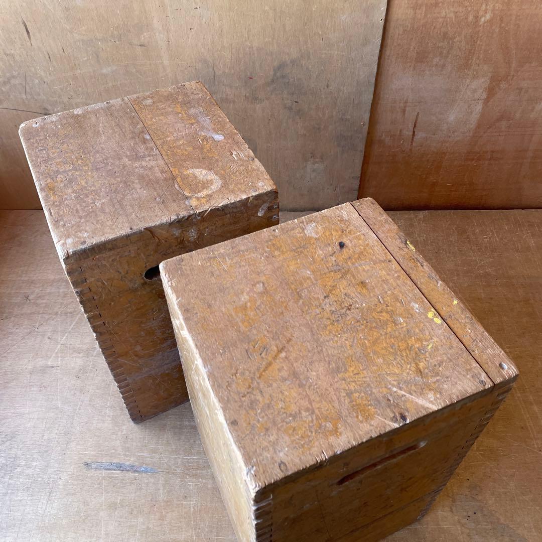 図工室の椅子　2脚　角スツール　アンティーク　レトロ