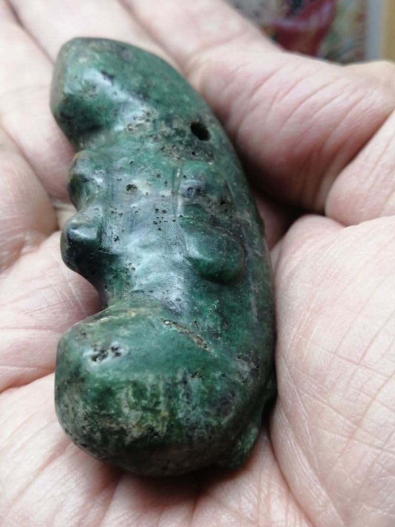 ★古墳期『蛇紋子持勾玉』出土品。大型勾玉　7.0cm　蛇紋石　凄い迫力があります