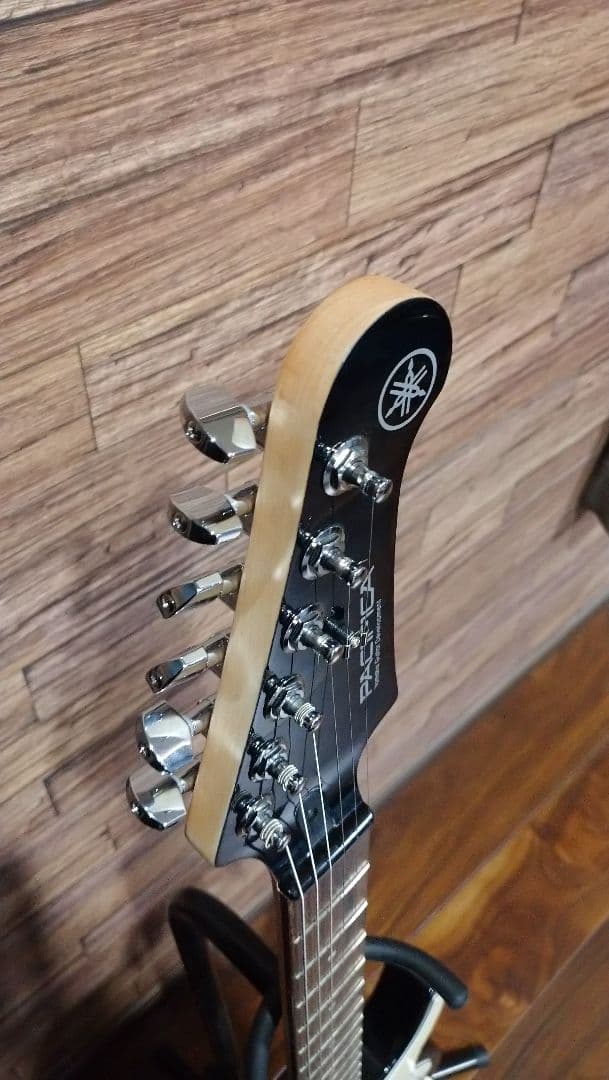 YAMAHA エレキギター PACIFICA 212VFM