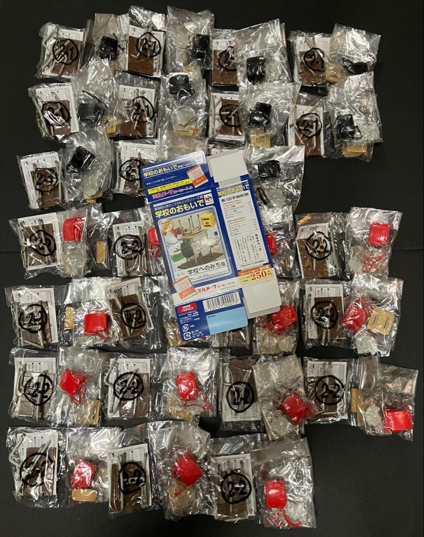 学校のおもいで　５８個　机・椅子２６セット他　　【メガハウス】