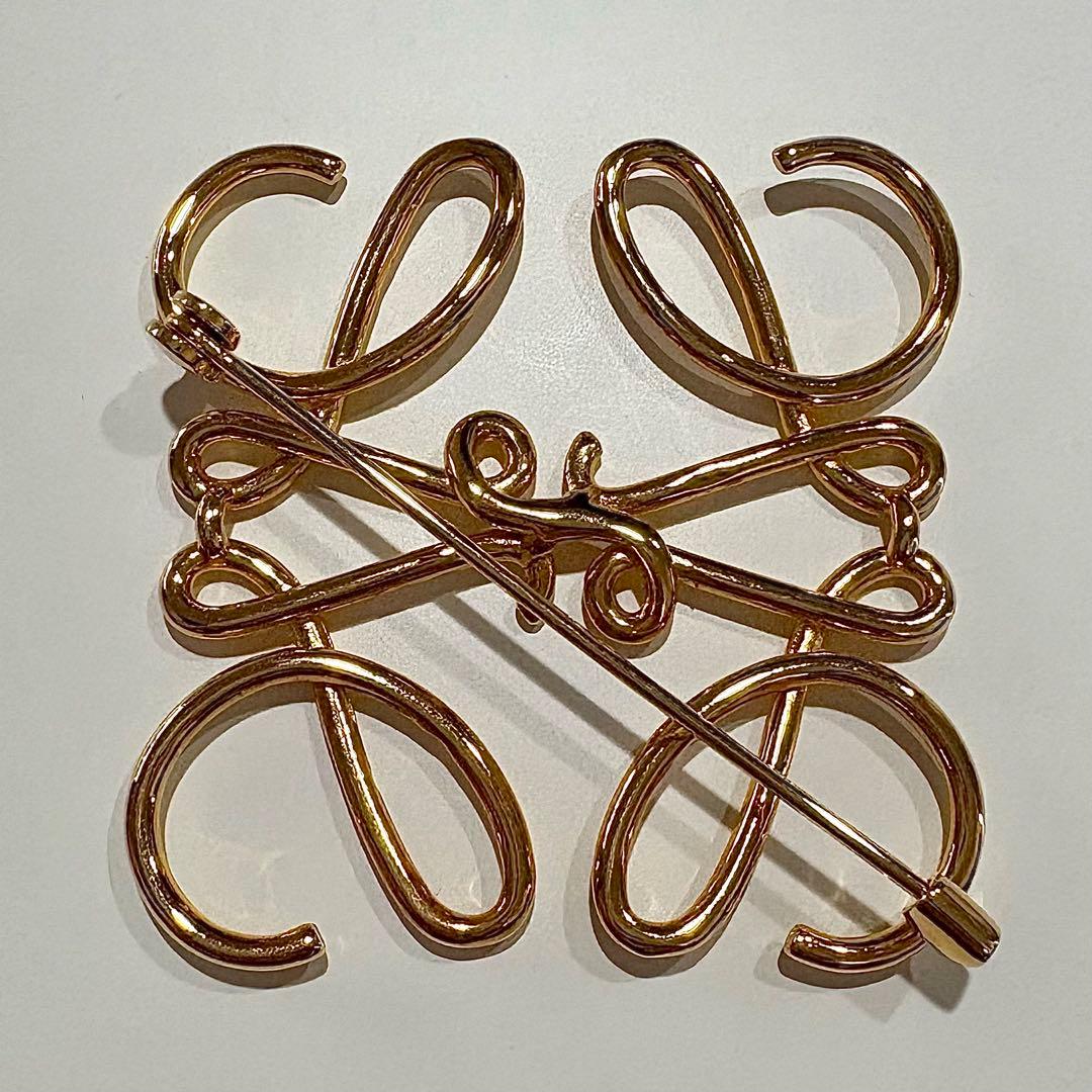 Ri【美品】LOEWE アナグラム ブローチ ゴールド 箱付き