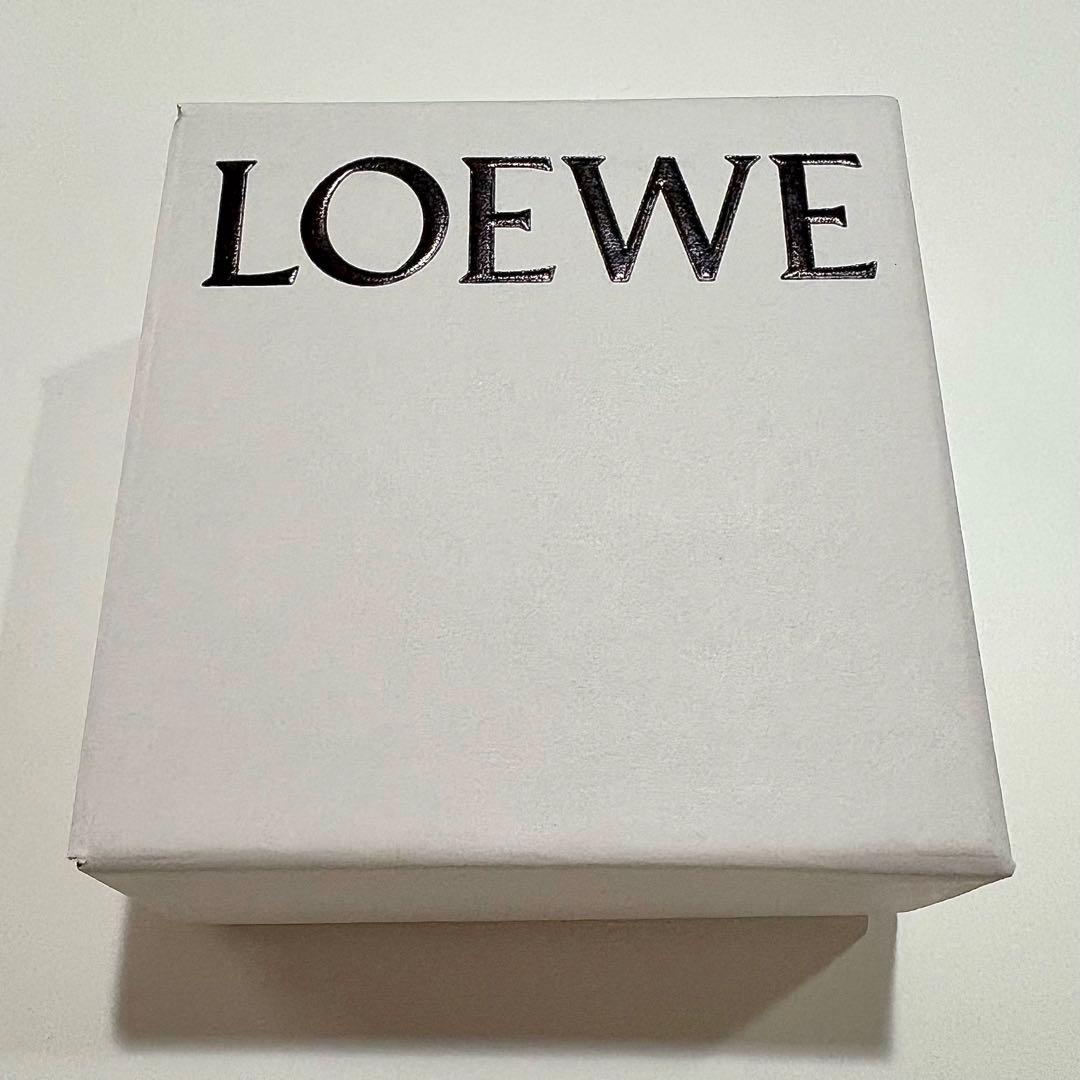 Ri【美品】LOEWE アナグラム ブローチ ゴールド 箱付き