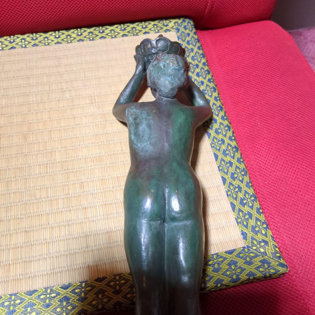 ブロンズ製 女性像 冠を持つ彫刻 約41cm