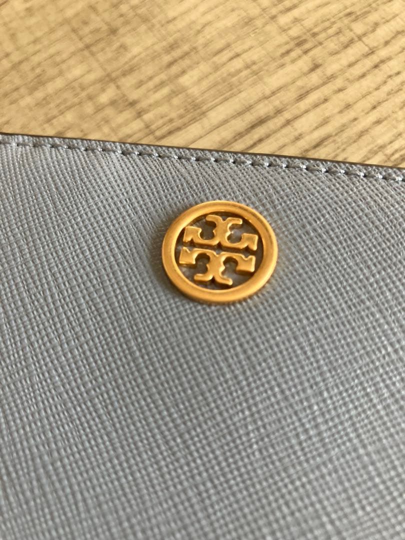 新品保管品　トリーバーチ　二つ折り財布　水色