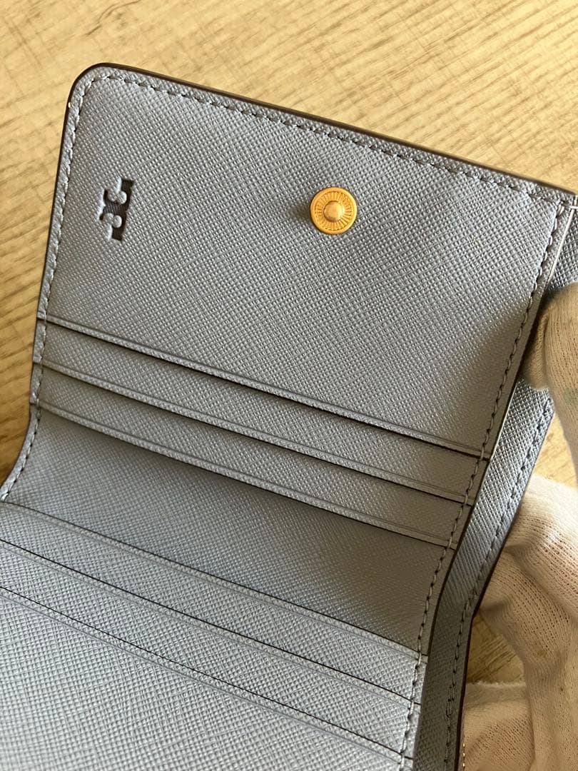 新品保管品　トリーバーチ　二つ折り財布　水色