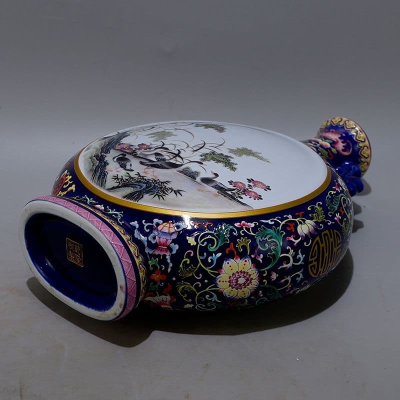 藍地琺瑯彩纏枝両面開窓花鳥抱月瓶 景徳鎮陶磁器 装飾品 現代工芸品 美術品 置物