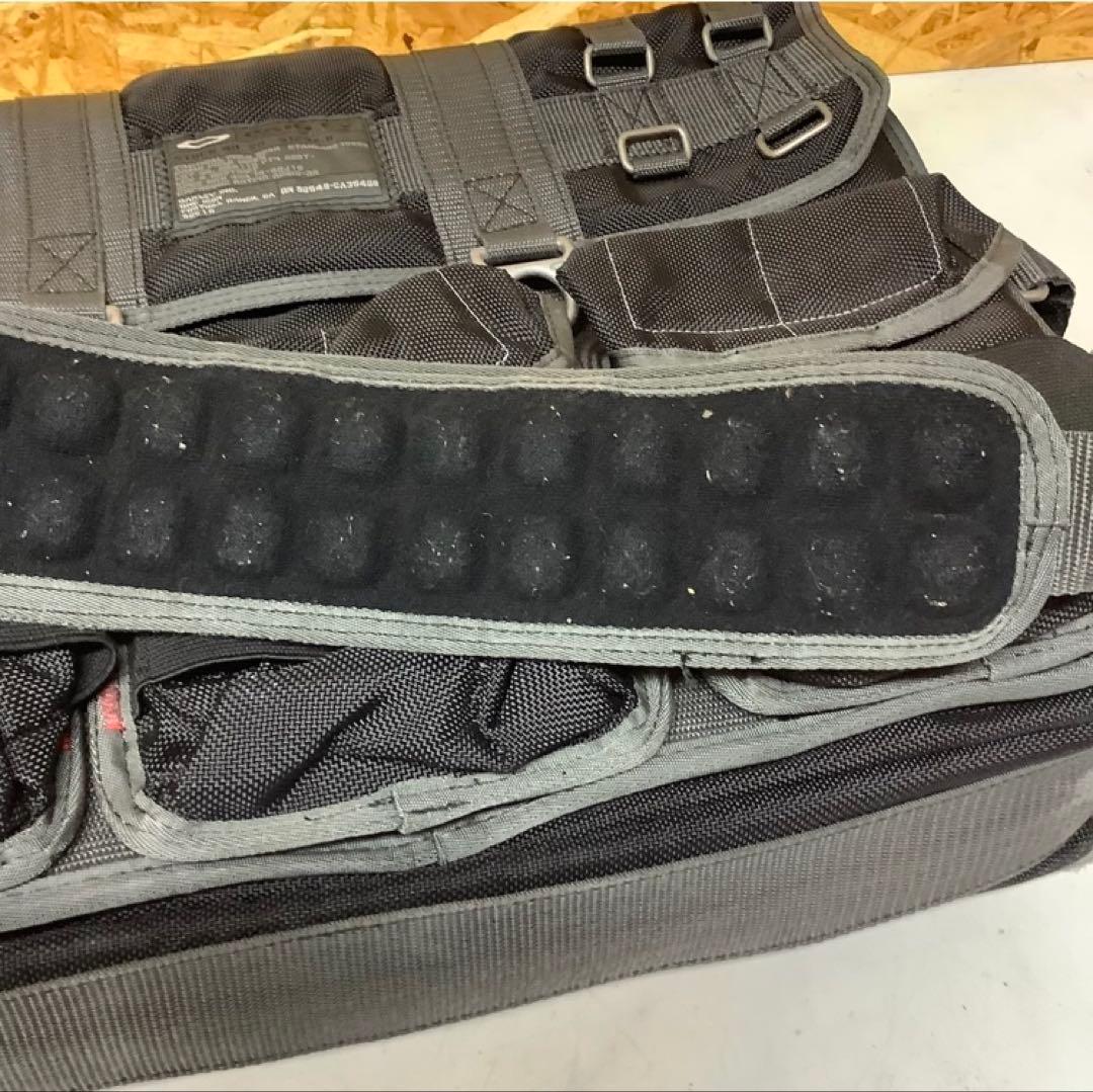 OAKLEY 多機能ビジネスバッグ 大容量 黒 通勤 通学 出張向け(P-64)