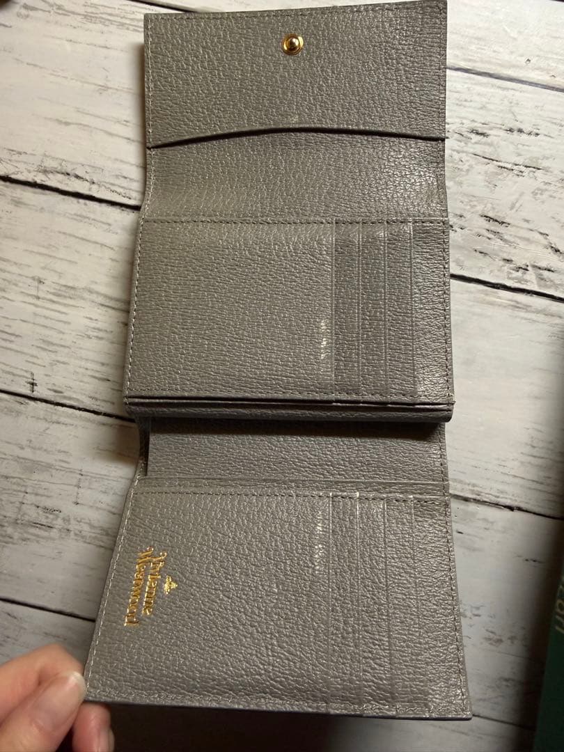 ヴィヴィアンウエストウッド グレー レザー 三つ折り財布