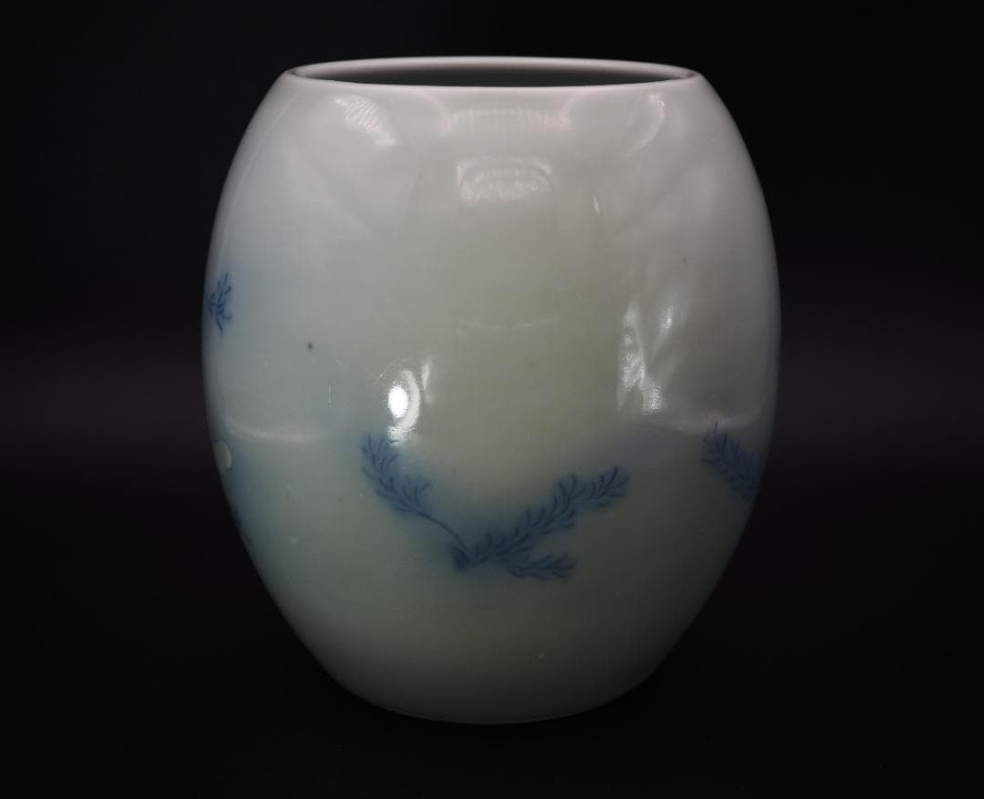 清風与平造 水彩磁 貝彫 水草文 花入 水指