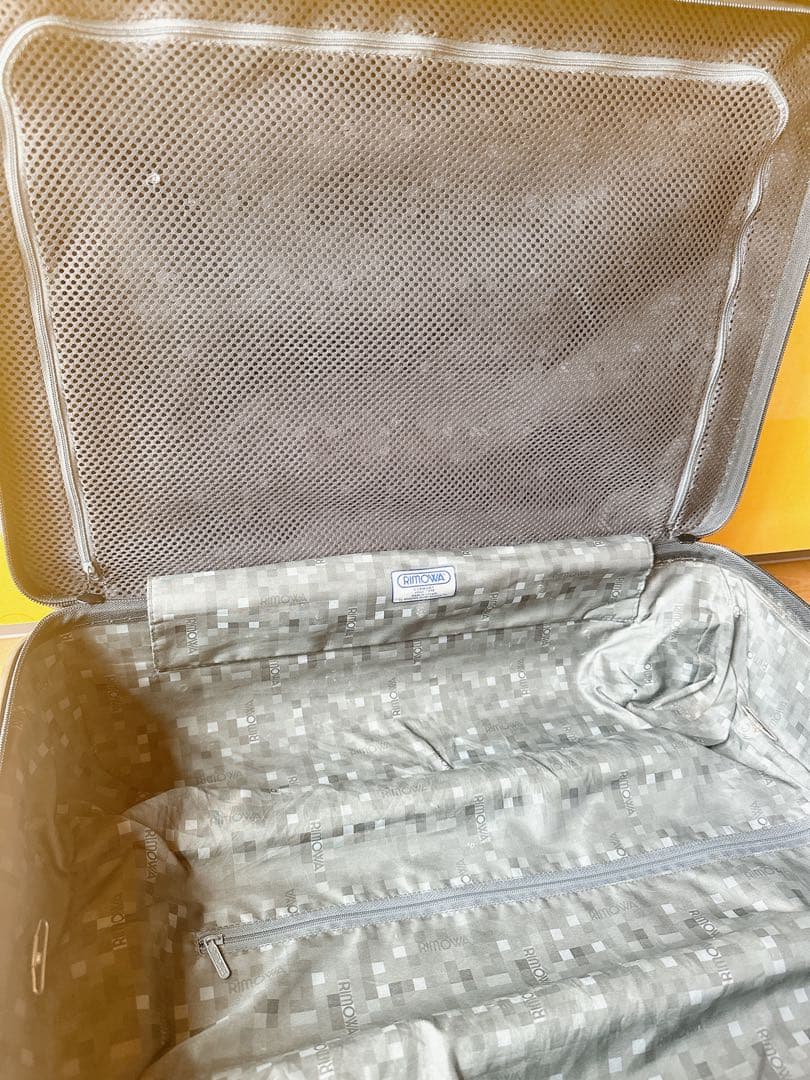 Rimowa ブラックキャリーケース
