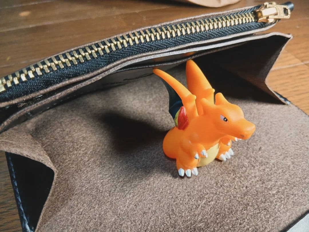 Hoween クロムエクセルレザー 茶芯トラッカーウォレット 真鍮スタッズ