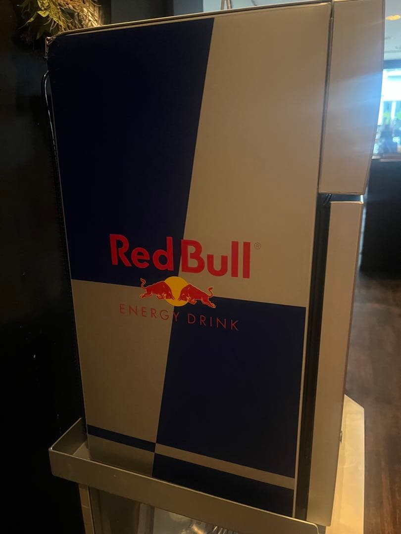 Red Bull エナジードリンク冷蔵庫　ショーケース付き