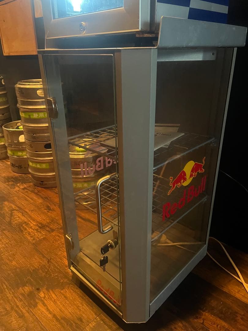 Red Bull エナジードリンク冷蔵庫　ショーケース付き