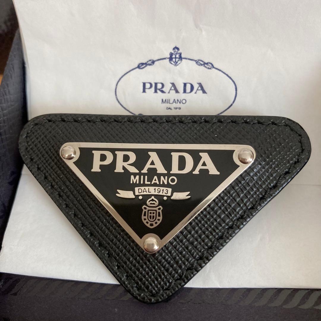PRADA サフィアーノレザートライアングルブローチ ネロ