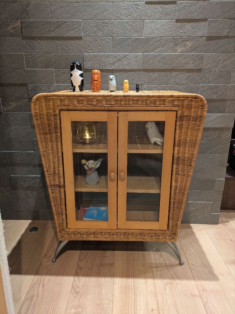 【ラタン家具】 ガラス扉付きキャビネット 飾り棚 北欧ナチュラル