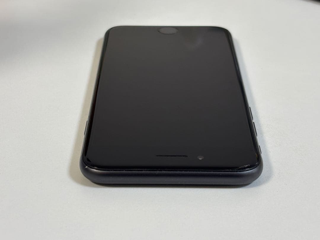 iPhone8 64GB SIMロック解除済み au版