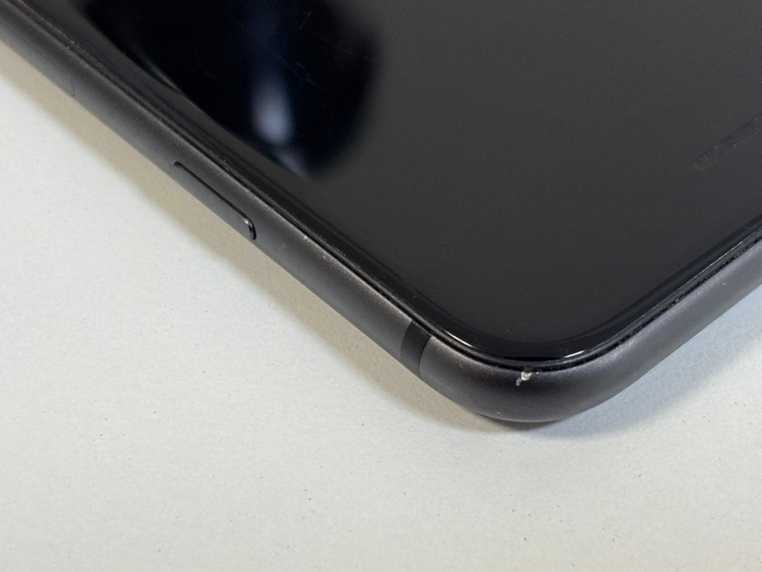 iPhone8 64GB SIMロック解除済み au版