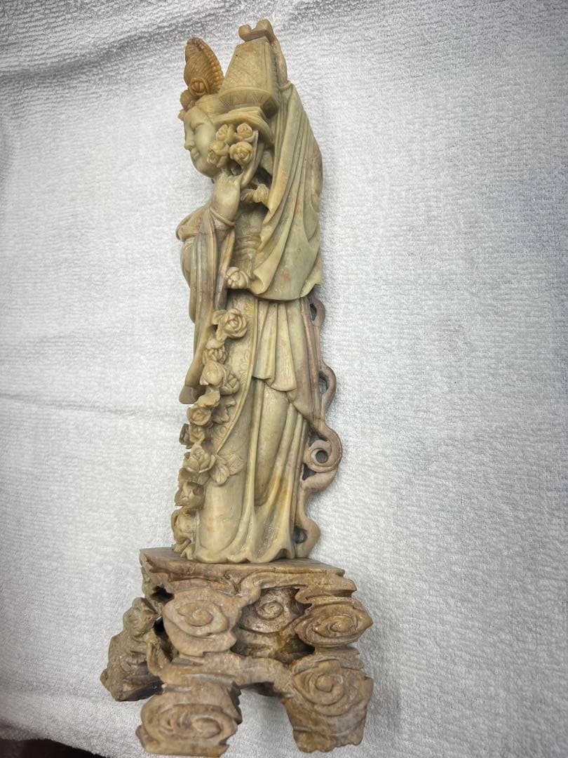 天然石　手彫り彫刻　花灯篭を持つ女性像　置物　中国美術品