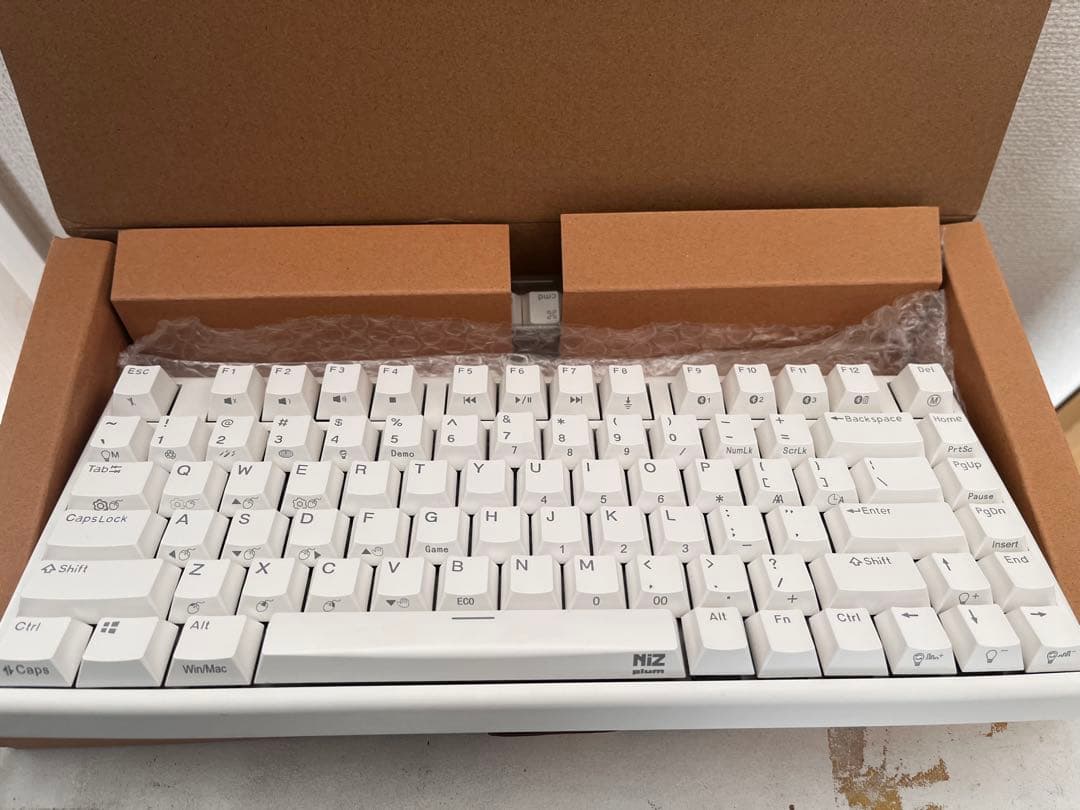 NiZMicro82ホワイトRGB35g静電容量無接点 有線/Bluetooth