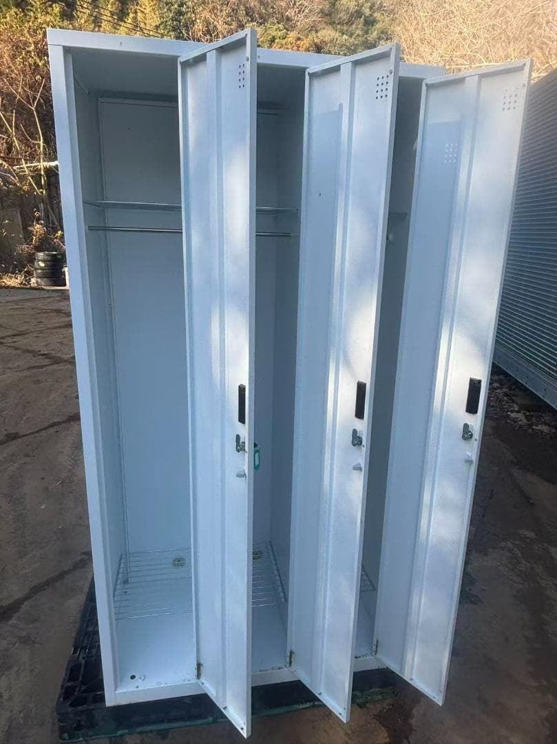 業務用　従業員用ロッカー　３人用