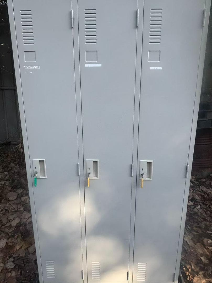 業務用　従業員用ロッカー　３人用
