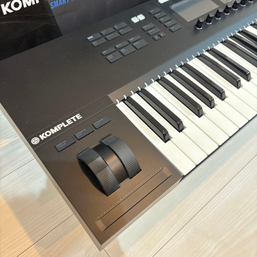 KOMPLETE KONTROL S49 MK2 ライセンス有