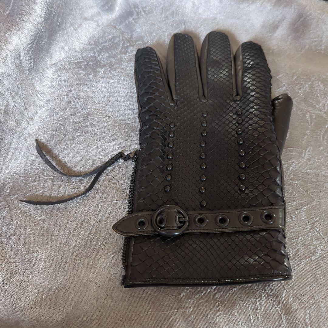 5351POURLESHOMMS SCHORL黒レザー 手袋 パイソン＆シープ