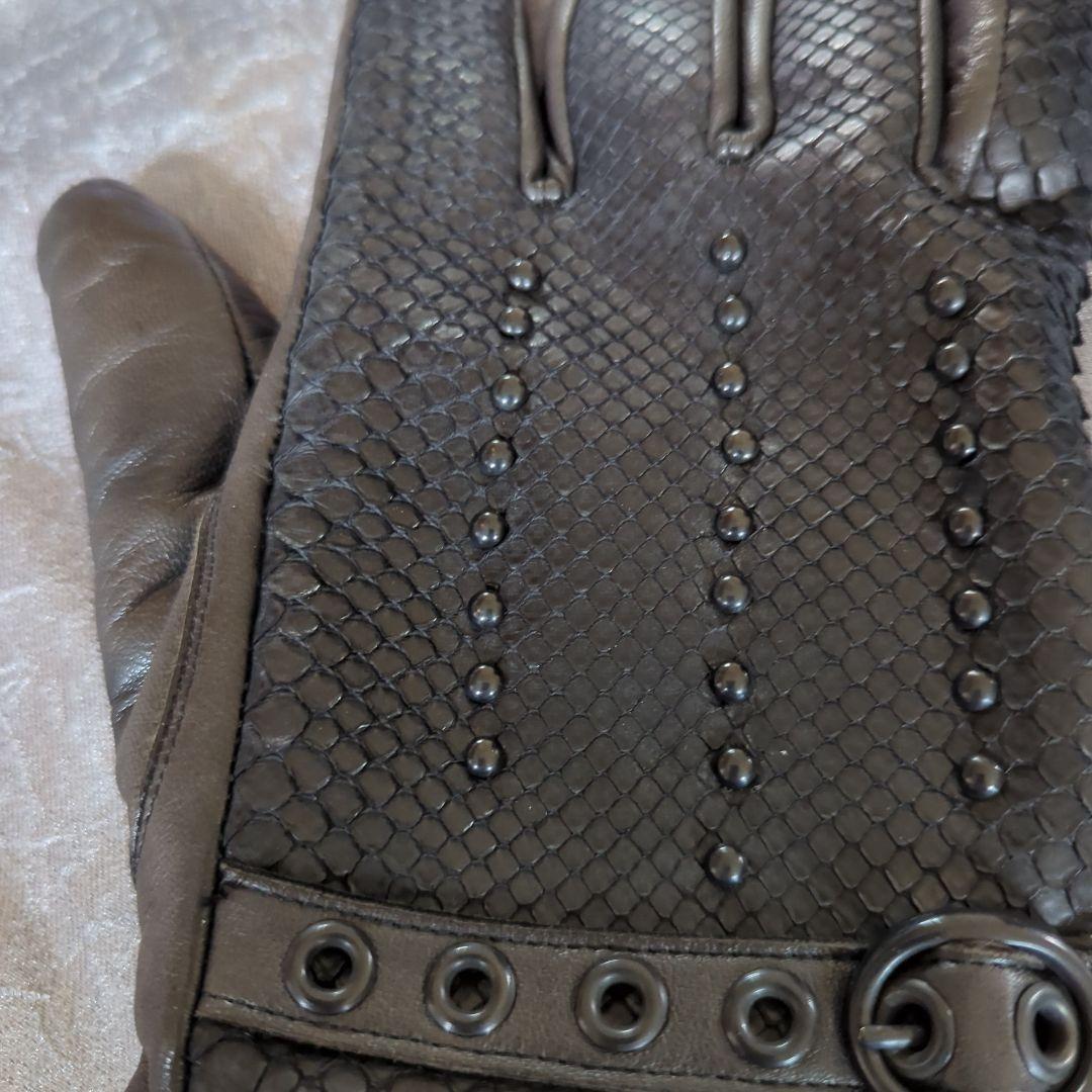 5351POURLESHOMMS SCHORL黒レザー 手袋 パイソン＆シープ