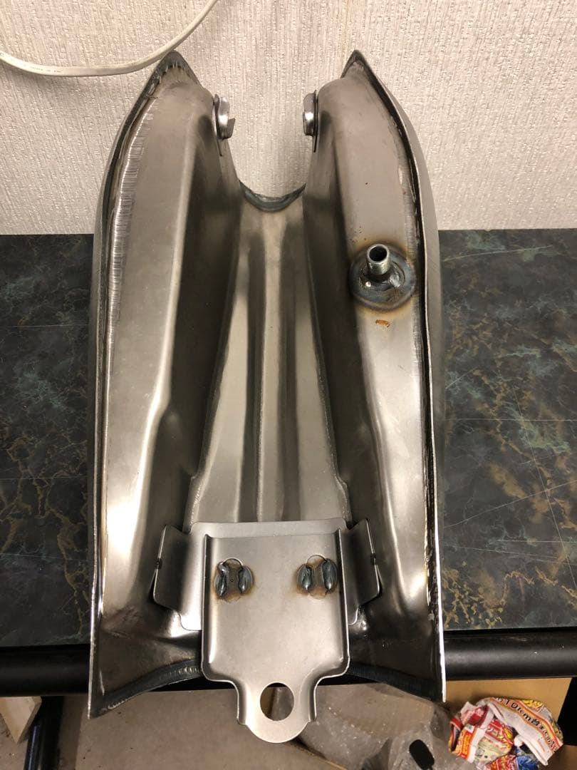 ☆送料無料‼︎ 汎用8Lビッグタンク　ピュアブラック　エイプ.CD50.FTR