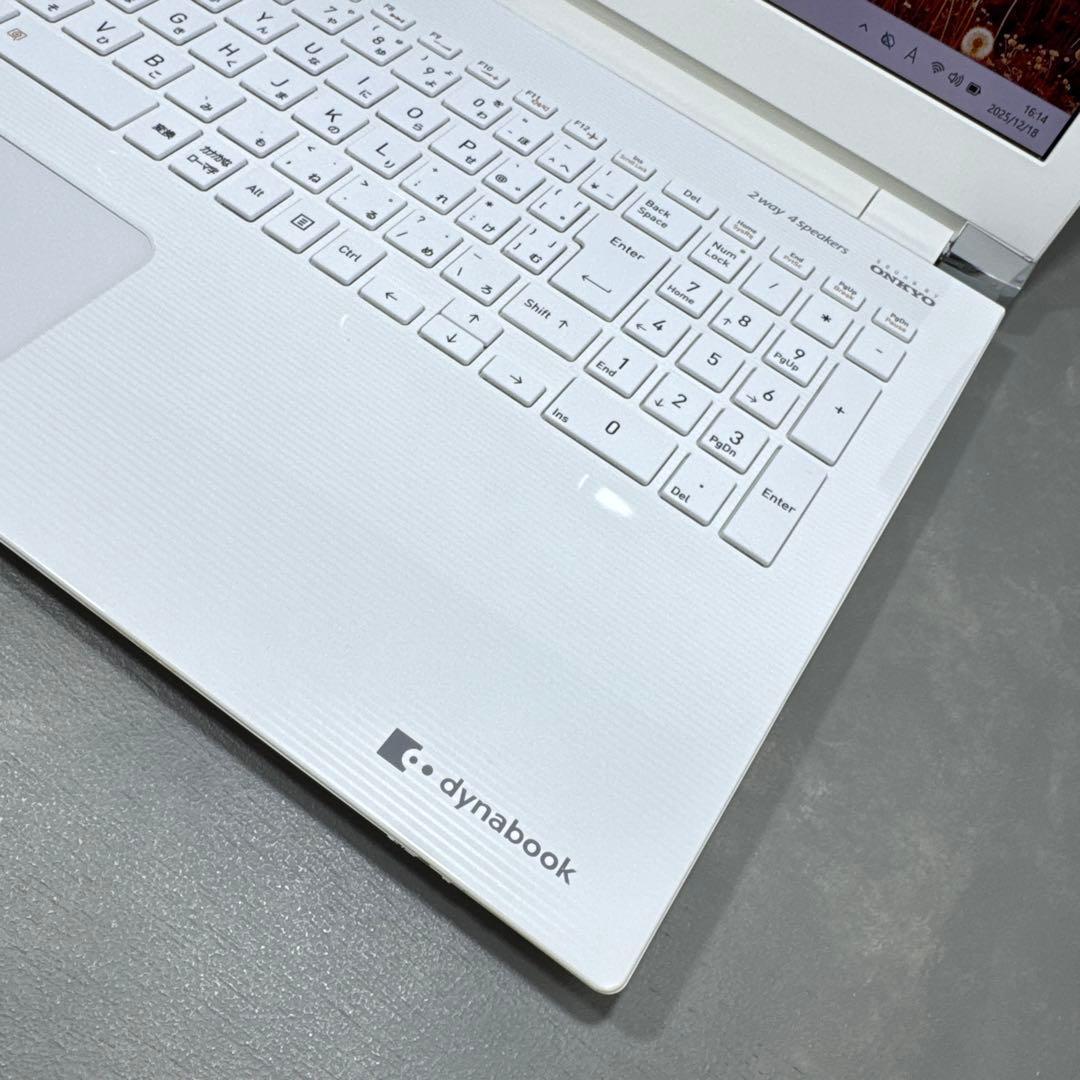 【高性能】東芝ダイナブックリュクスホワイト☘8世代i7☘新品SSD512GB