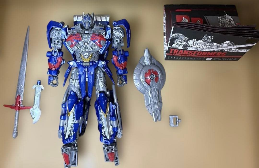 トランスフォーマー　スタジオシリーズ オプティマスプライム