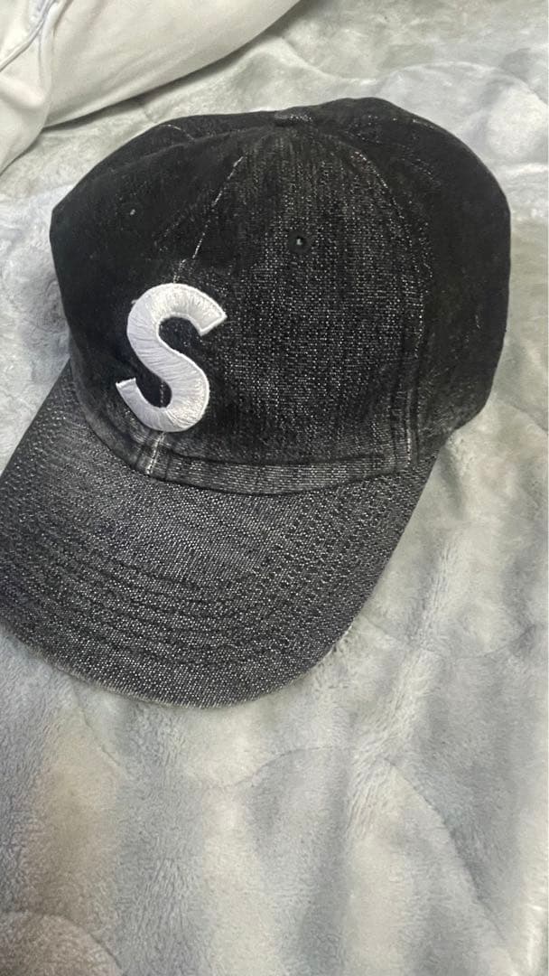 supreme Sロゴキャップ　ブラック