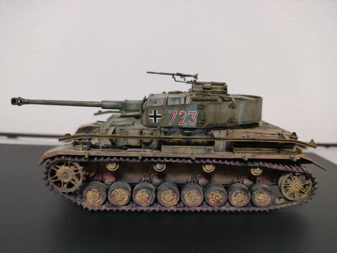 タミヤ1/48ドイツ4号戦車J型プラモデル　完成品　（ディスプレイケース付き）
