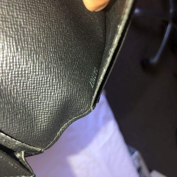 VUITTON  財布