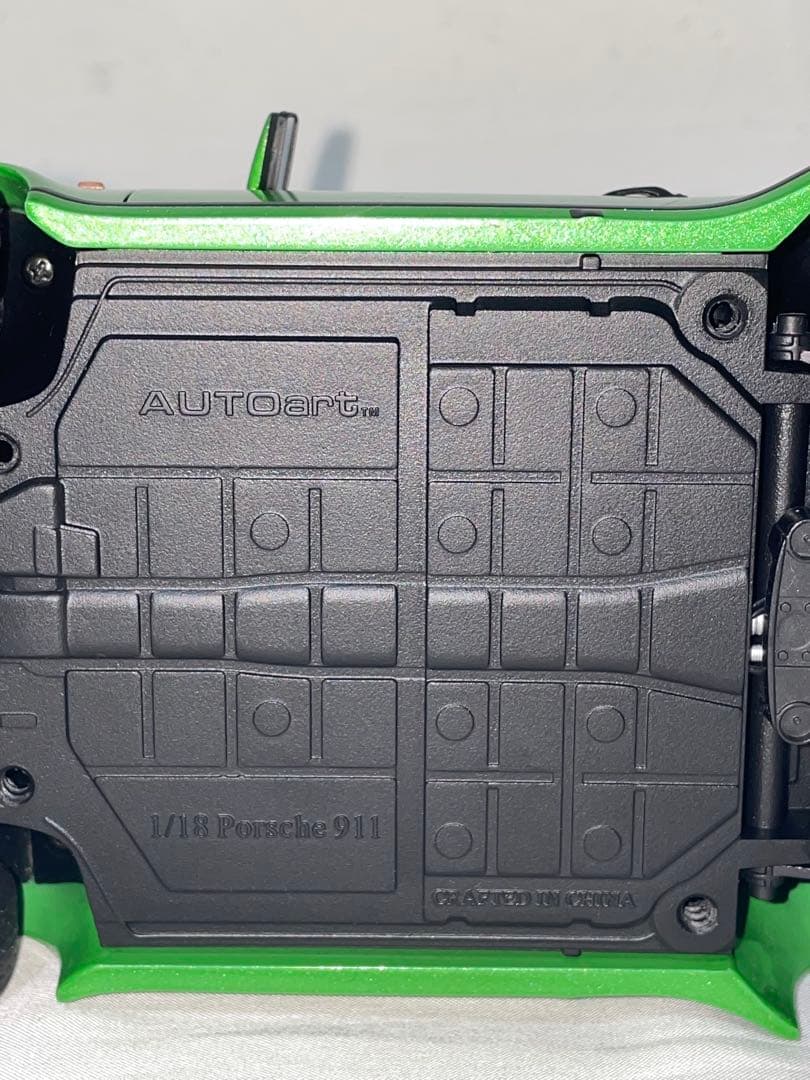 オートアート1/18 ポルシェ 911 訳あり