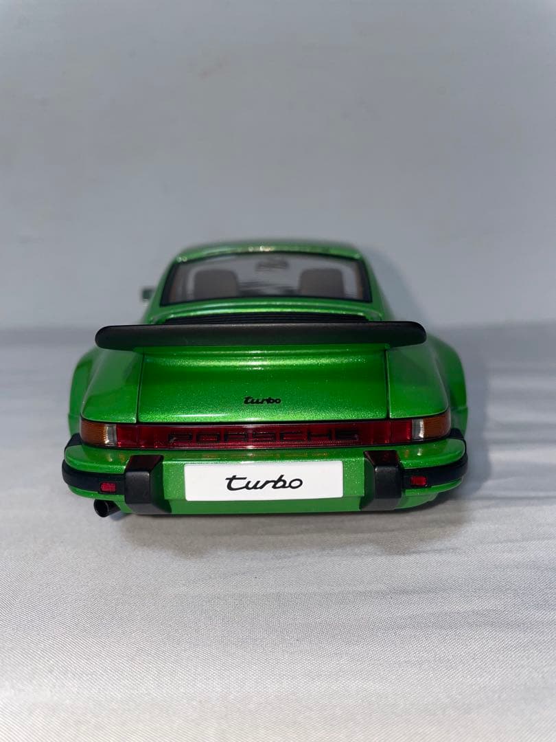 オートアート1/18 ポルシェ 911 訳あり