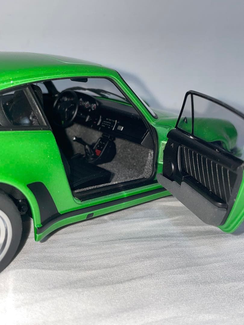 オートアート1/18 ポルシェ 911 訳あり