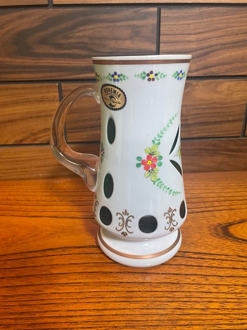 ボヘミアガラス　Bohemia glass 白被せ緑ガラス　ハンドペイント